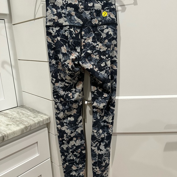 (2419) Lululemon Wunder Under Hi-Rise Tight 28" Sz 2 * LOVED - Picture 9 of 9